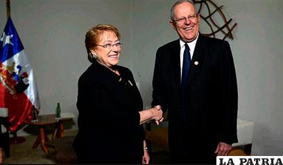 El gobernante electo de Perú, Pedro Pablo Kuczynski y la presidenta de Chile, Michelle Bachelet /lanueva.com