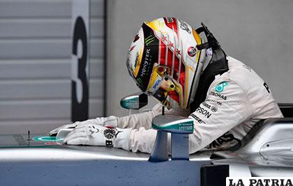 Lewis Hamilton y su oración de agradecimiento al finalizar la competencia /AS.COM