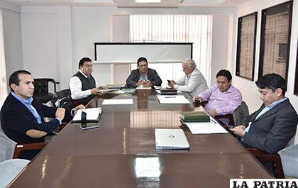 Integrantes del Comité Ejecutivo de la Federación Boliviana de Fútbol /APG