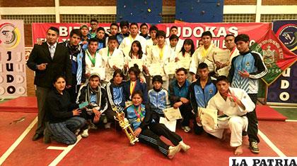 La selección de Oruro que participó en el torneo nacional de La Paz