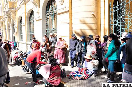 Vecinos de Cala Caja otra vez bloquearon accesos al Municipio