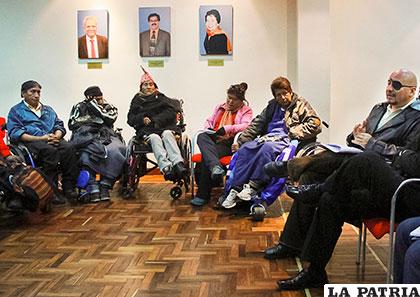 Dirigentes de discapacitados sostuvieron reunión con el Defensor del Pueblo /APG