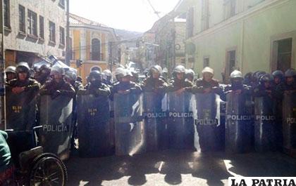 Cerco policial en la calle Indaburo /ANF