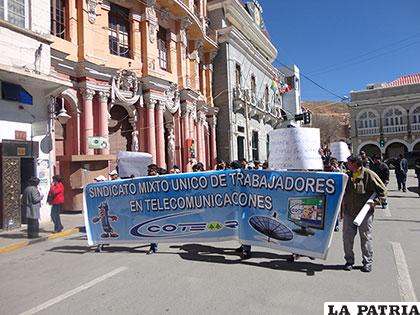 Marcha de trabajadores de Coteor, exigiendo la 
devolución de sus aportes