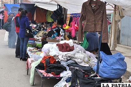 La venta de ropa usada se mantiene vigente en Oruro