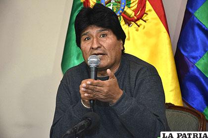 Morales insinuó que Bachelet tiene miedo a su canciller Heraldo Muñoz /abi.bo