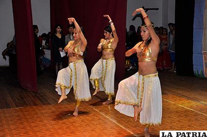 Presentación de Danzas de la India cautivó al público orureño