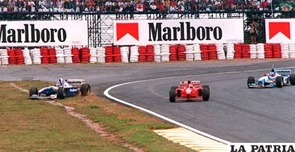 GP Gilles Villeneuve.- El punto complicado está localizado en la curva 13 justo a la derecha de la salida de la chicana que conecta con la recta que enfila a la meta. El llamado 