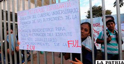 Estudiantes exigen anulación de elecciones universitarias en la Uagrm /Eldeber