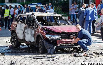Explotó el vehículo del periodista ruso Pável Sheremet /elheraldoslp.com.mx