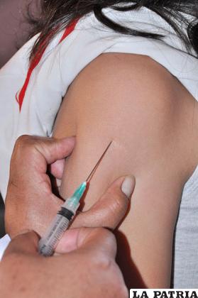 La vacuna contra la influenza es destinada con prioridad a sectores vulnerables como los ancianos