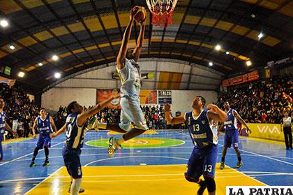 Darnell Evans en el lanzamiento para CAN