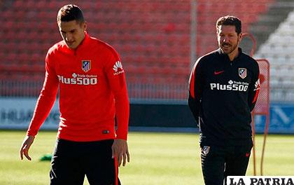 Simeone observa el trabajo de Koke