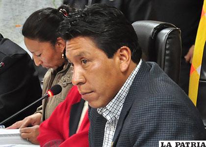 Senador Gonzalo Choque Huanca califica como 