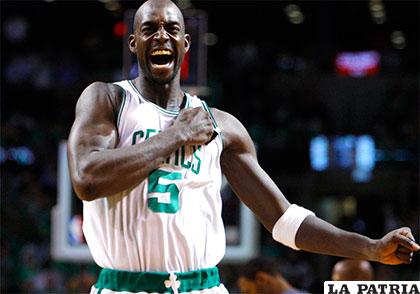 KEVIN GARNETT. Llevó el 5 en sus años en los Celtics, en los que fue campeón y terminó de fortalecer su legado tras el MVP en los Wolves. Más allá de Tim Duncan, es muy discutible que haya habido un ala-pívot mejor