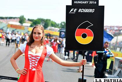 La mujer adornó con su belleza el gran premio húngaro