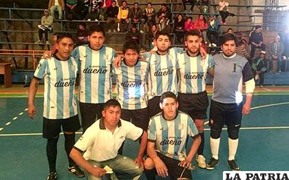 Los integrantes de la Promoción 20012 campeones en la disciplina del fútbol de salón
