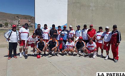 Raquetistas de la Asociación Municipal de Oruro /Archivo Raqueta Frontón