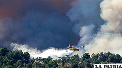 Las llamas han devastado más de 3.500 hectáreas de bosques y de cultivos de lentisco en la isla de Quíos /teinteresa.es