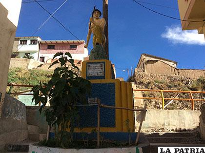 Monumento del minero que representa a Huanuni