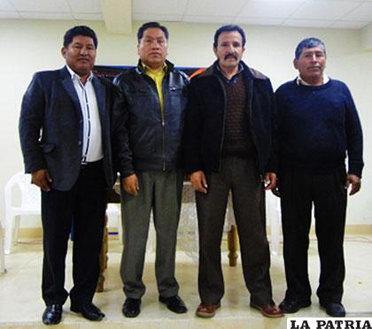 Autoridades que participaron del décimo tercer aniversario de Fedemype Oruro