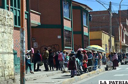 Gran cantidad de personas se congregan en horarios de ingreso y salida de los colegios, por lo que buscan mejorar el resguardo