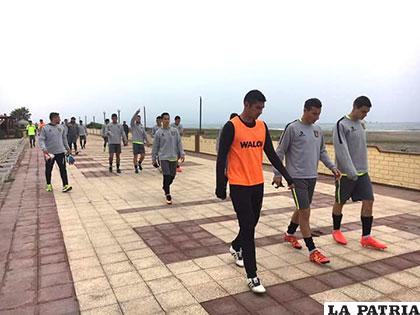 Los jugadores de The Strongest en el Perú /FACEBOOK