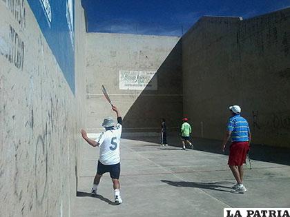 Uno de los encuentros de raquetbol