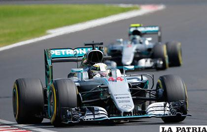 El piloto inglés Lewis Hamilton es el líder de la F-1