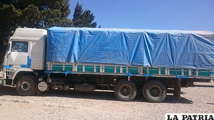 Camión que no presentó el DUI de mercadería de fierros y clavos