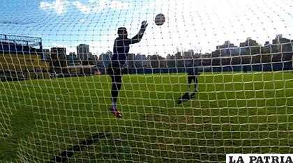 Una de las jugadas del partido que perdió Bolívar /Club Bolivar