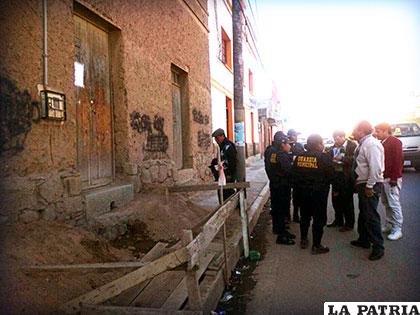 Una de las 18 viviendas que obstaculizan la circulación en vía pública