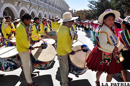Comunarios de la provincia Dalence en el Festival del Awtipacha