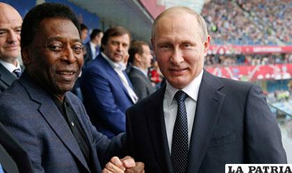 Vladímir Putin asistió a la inauguración, aparece en la foto junto a Pelé