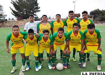 La plantilla de jugadores de Jóvenes Capaces de Triunfar (JCDT)