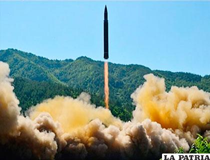 Misil de Corea del Norte genera controversia 