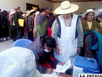 170 comerciantes ya cuentan con su carnet sanitario en Challapata