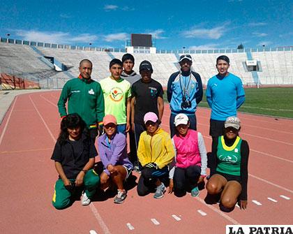 Atletas orureños que concurrirán a la carrera pedestre 10K en La Paz