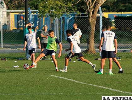 El equipo argentino de Atlético Tucumán, estuvo entrenando en Santa Cruz /APG