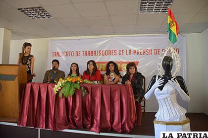 Representantes de belleza de Oruro retornaron a su ciudad
