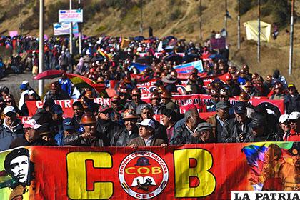 Masiva marcha de la Central Obrera Boliviana hace conocer sus demandas /APG