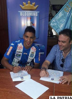 Daniel Alberto Néculman junto al presidente de Blooming Juan Jordán /Facebook: Club Blooming