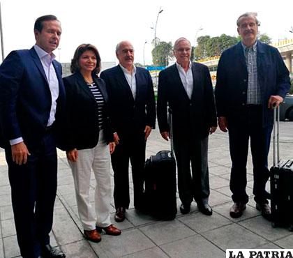 Los ex mandatarios de diferentes países, entre ellos, el boliviano  Jorge Quiroga (Izq.), llegaron a Venezuela