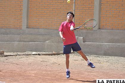 El tenis, deporte individual, donde sobresale Daniel Sempértegui Zabalaga