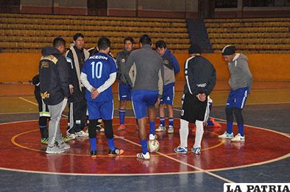 La práctica de Cobbel inició con la charla técnica