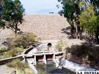 Se cumplen trabajos de mejoramiento en la represa de Tacagua