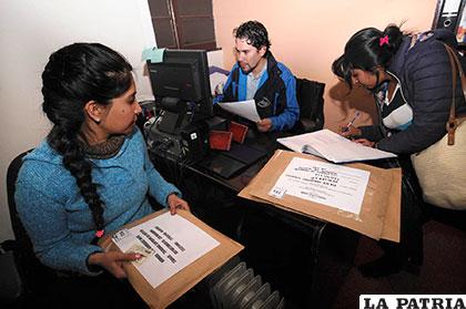 Postulantes presentan documentos para elecciones judiciales