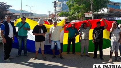 Así protestaron los transportistas en Puerto Suarez /SCHATIN