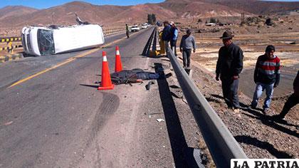 Trágica escena del accidente en el puente, antes del ingreso a Machacamarca