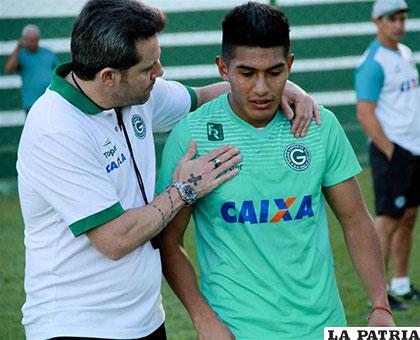 El técnico Argel Fucks junto a Erwin Saavedra /FACEBOOK: GOIÁS ESPORTE CLUBE
